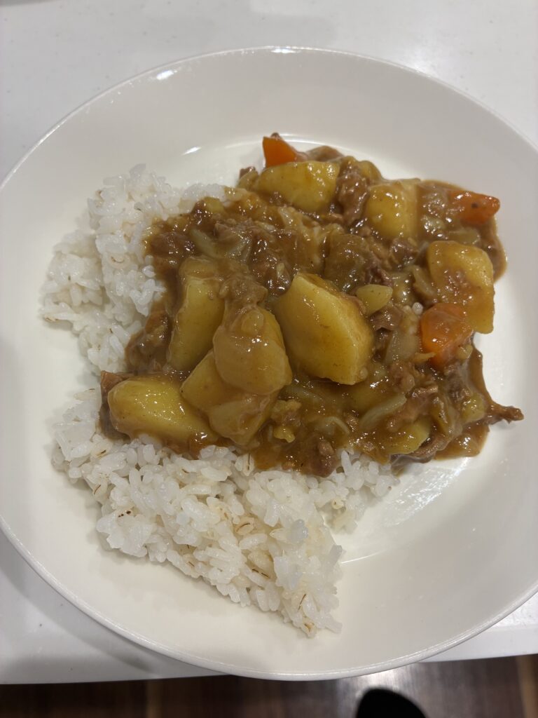 カレーを盛り付けた様子