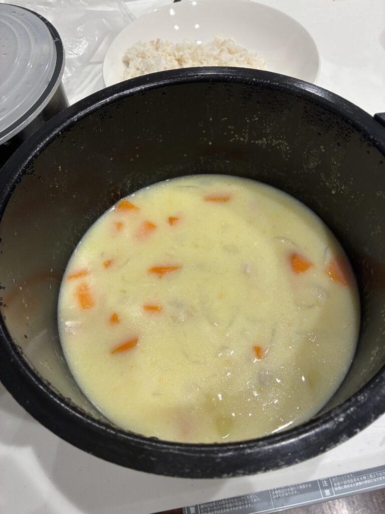 ホットクックで作ったクリームシチューが完成した様子
